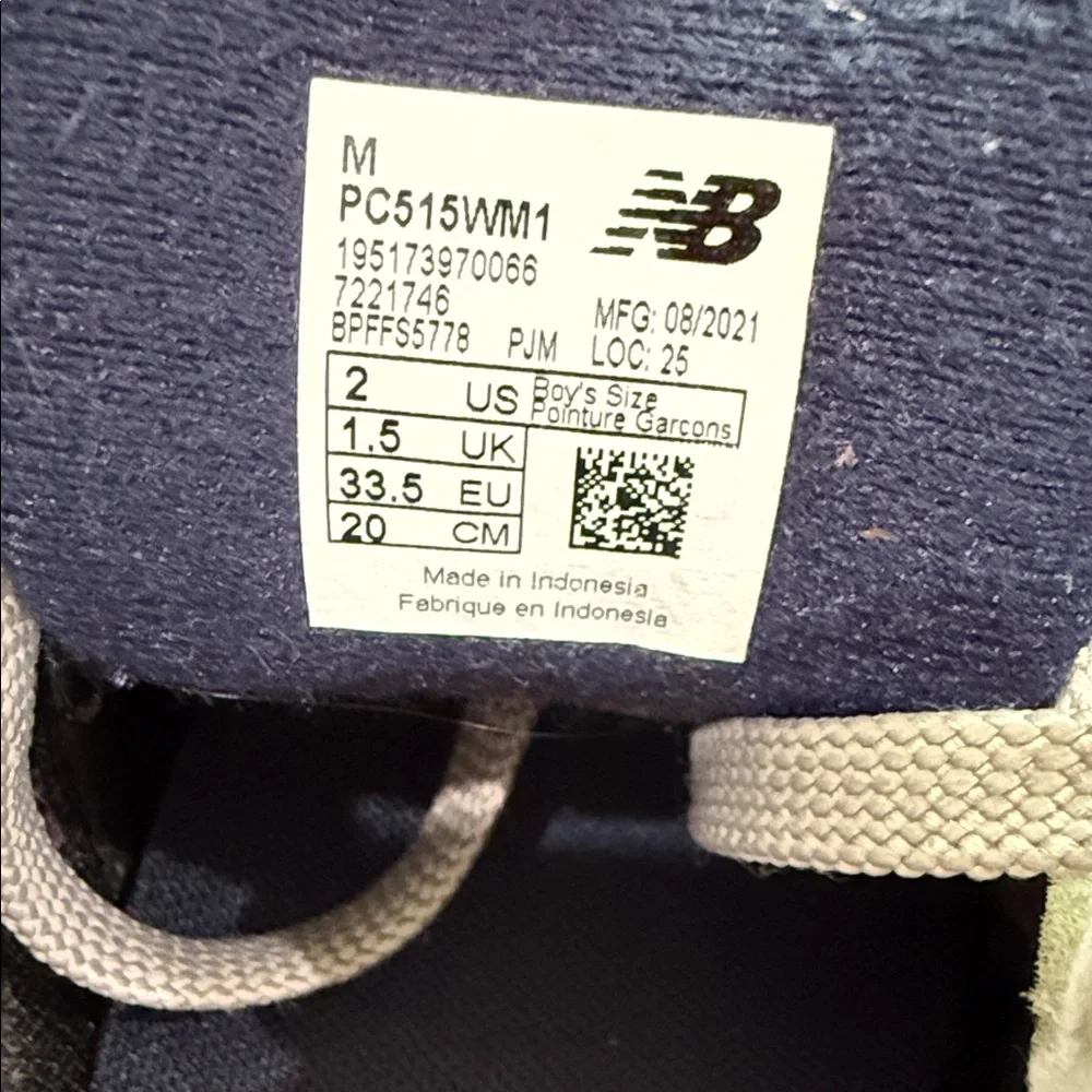 New Balance Kids' Sneakers in Navy and Red - Picture 2 of 9
